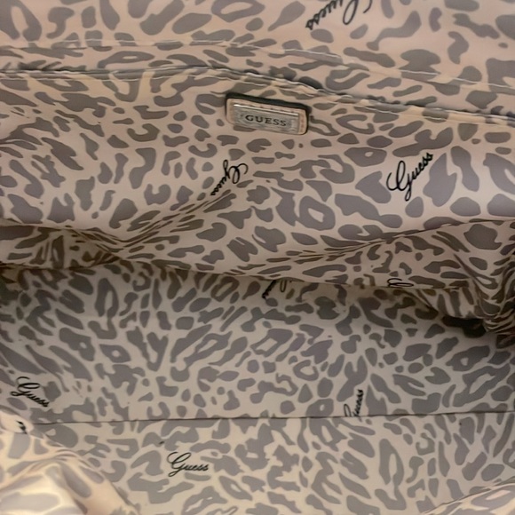 Large Guess handbag - Picture 6 of 6